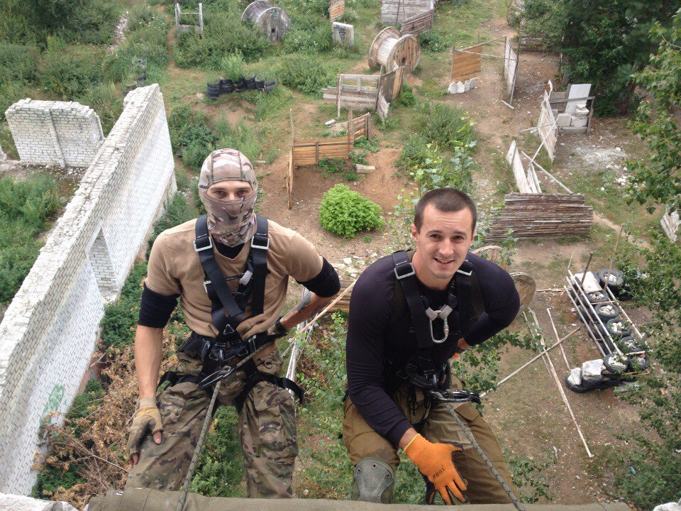 Это год 2016. Самое золотое время - дофига здоровья, дофига сил, спать можно по 4 часа в сутки и высыпаться. И ветер в голове...