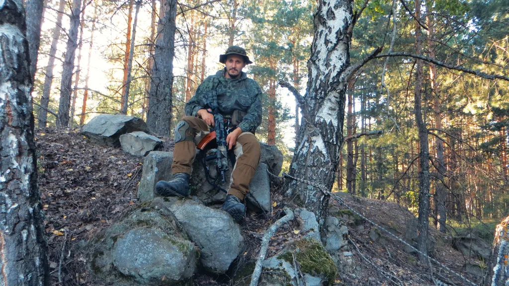 Это у нас в области. Есть район, где вот такие камни и скалы. Там прям офигенно. Мы там хотели снимать видео по АРке в стиле фильма "Уцелевший". Но там теперь заповедник и с оружием нельзя. 