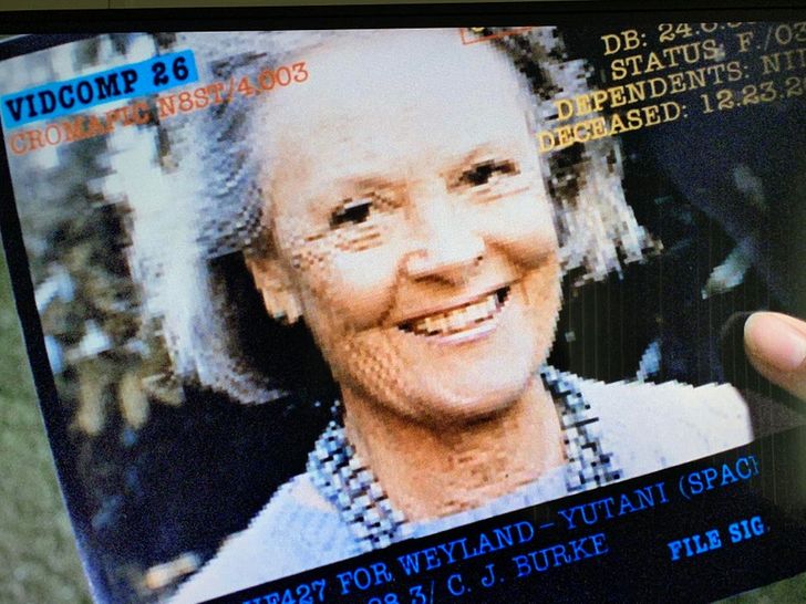 Рипли хотела прибыть на её ДР...