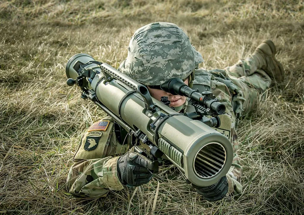 "Карл Густав". Стоит на вооружении в США. И куда там герои "расплавленный уран" заливали?