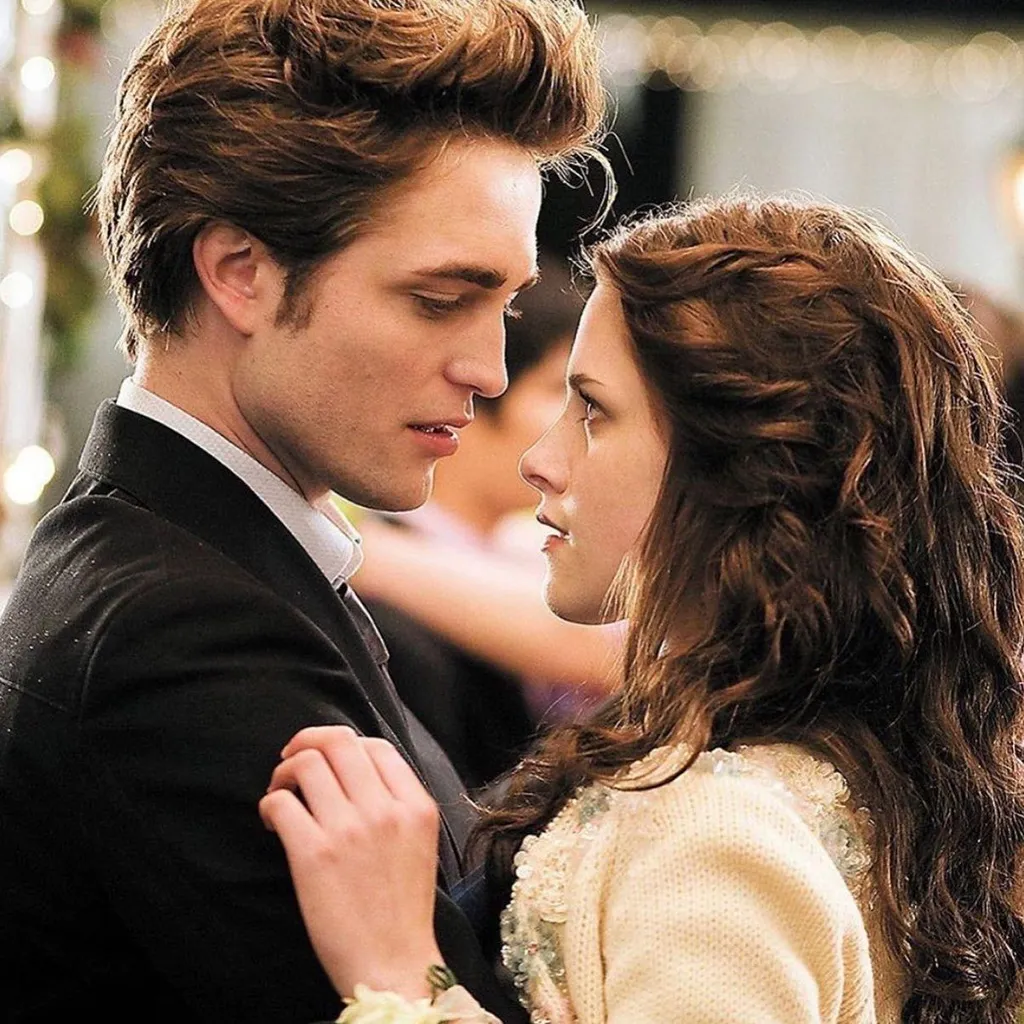 Познакомились в "высшей школе". А после расселения - школ таких уже не будет!