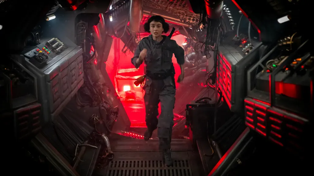 Так как я сериал пока не смотрел - это и есть девочка, у которой искусственное тело?