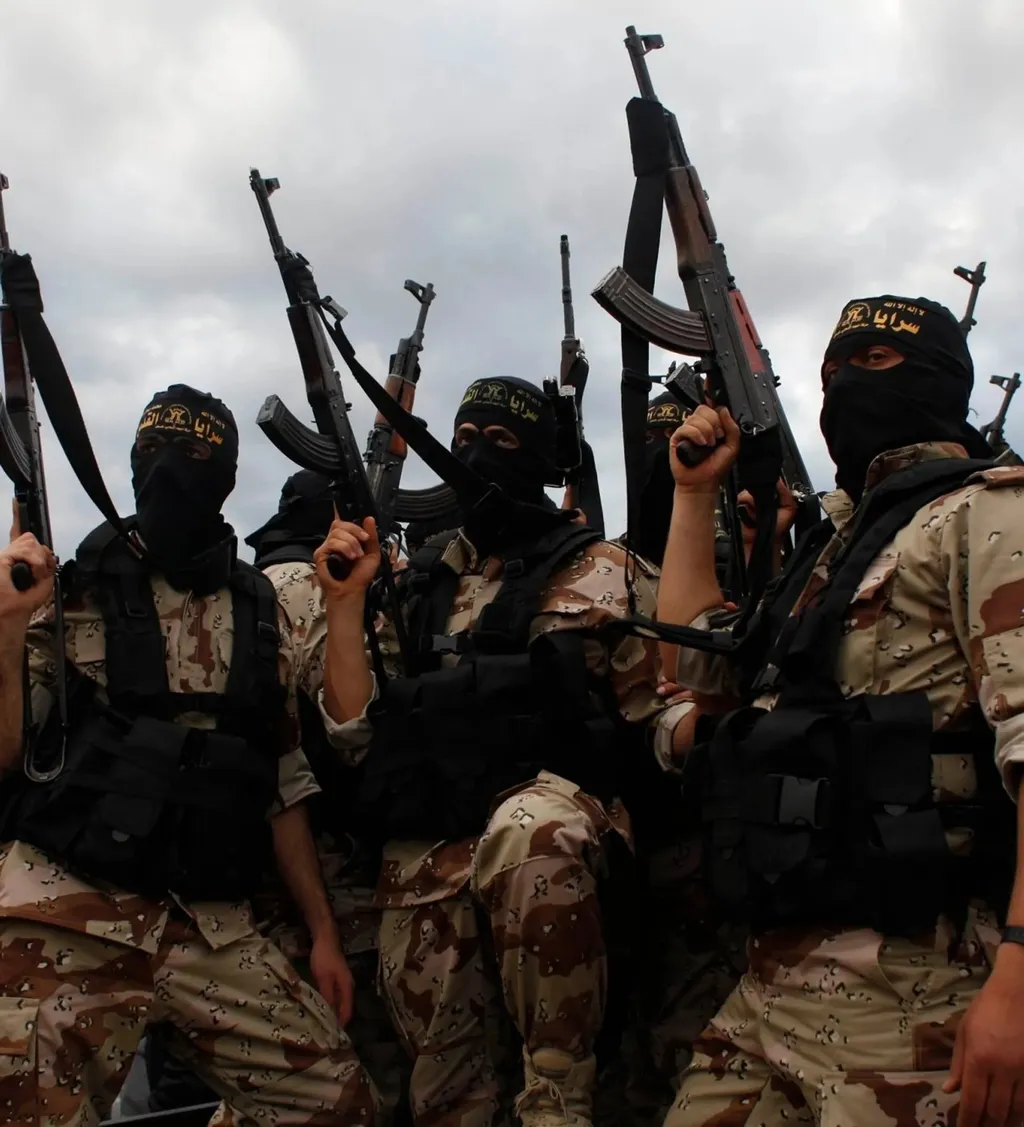 Примерно так выглядел экипаж подлодки... Им надо было только выйти в район и запустить ракеты...