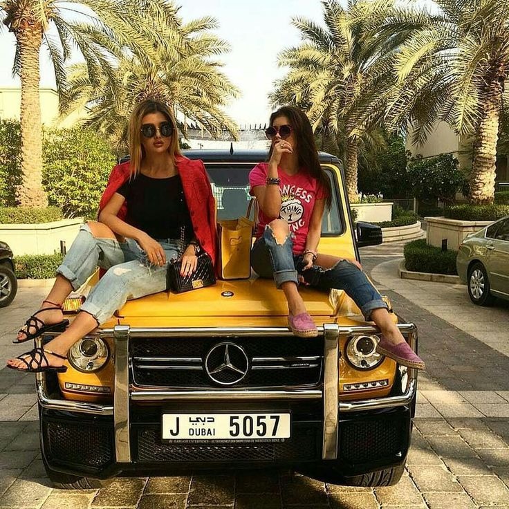 В третьей книге есть и такое. И дикий капитализм...