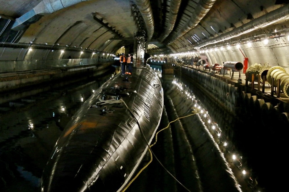 Стояла, значит, лодка в доке, Сварог захотел её захватить... Конец немного предсказуем...