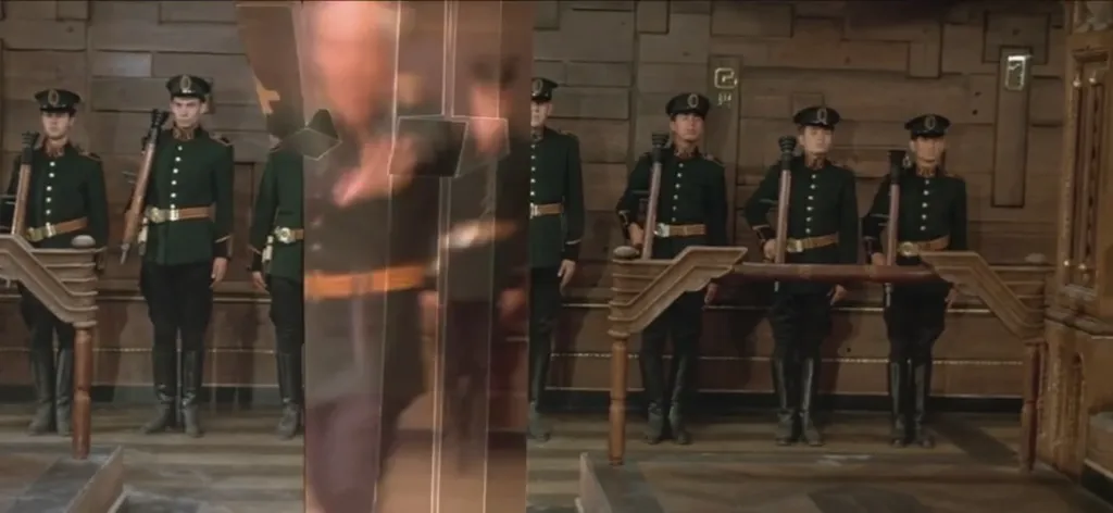 Боец под щитом...