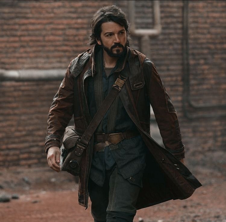 Типичный маргинал и неудачник. Преступник...