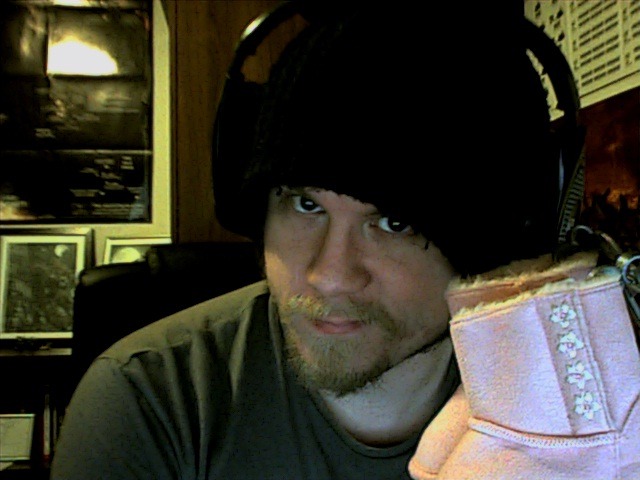 АДБ в 2011-м году. Мог он тогда просто забыть про шлем, когда писал эту сцену? Вполне!