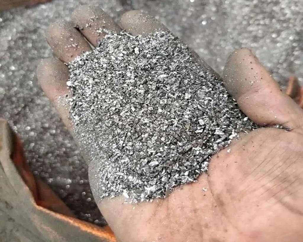 Это просто стружка. У нас была пыль. А средств защиты просто не было...