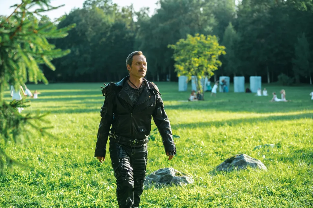 Анатолий. Мутный тип...