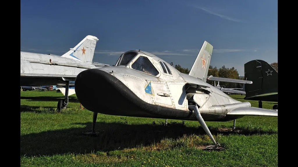 Лукьяненко писал про него. Я с ним списывался потом…