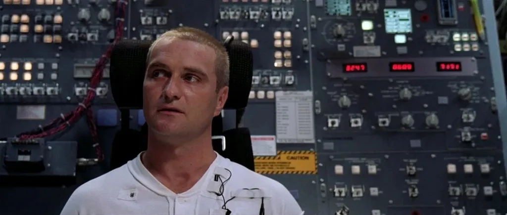 Вы все знаете этого человека! Майор Платов из сериала «Спецназ»…