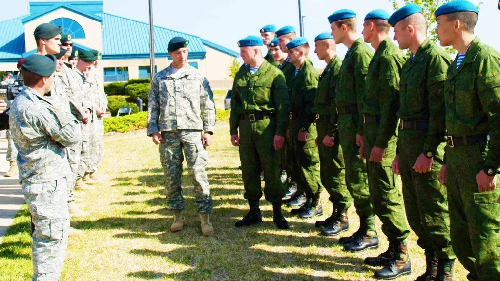 Военные вместе готовятся лететь к Ахимсу на корабль…