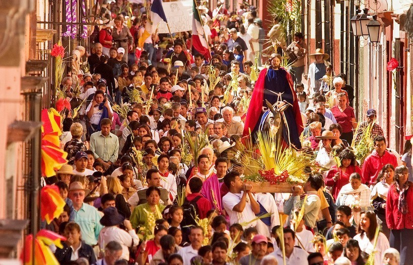 Среди мексиканцев много верующих...