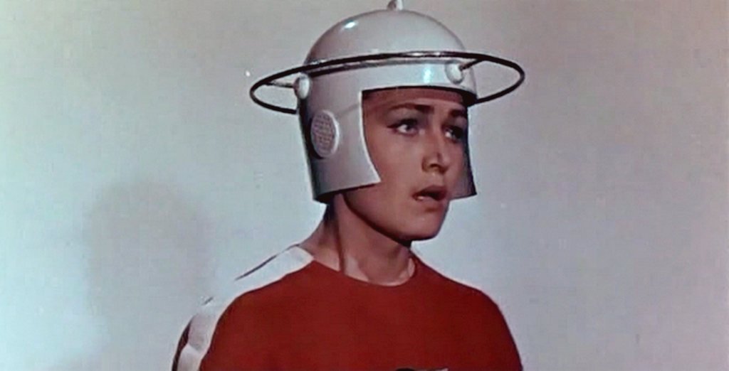 Врач "Тантры", Лума Ласви. Кстати, почему она каску не снимает?