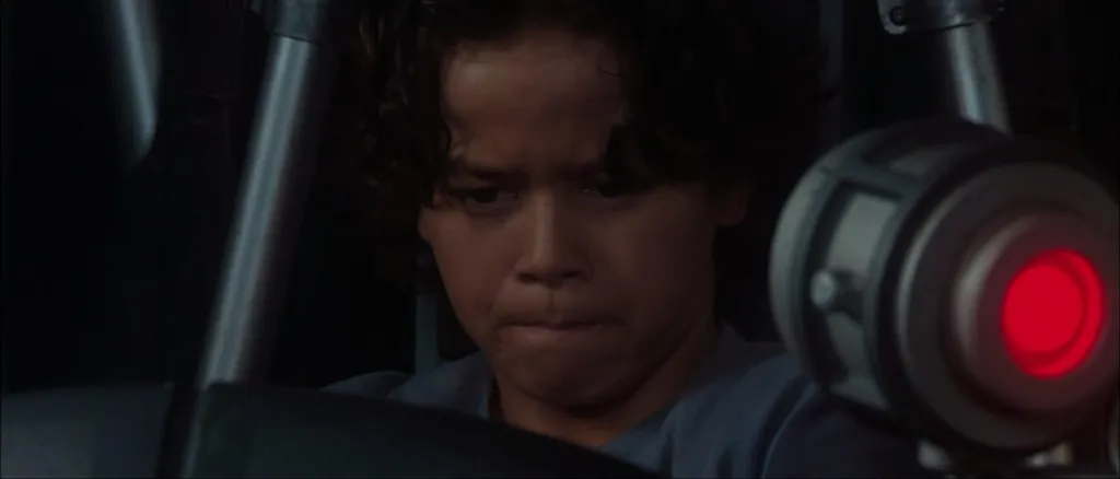 Боба Фетт сосредоточенно смотрит в никуда.