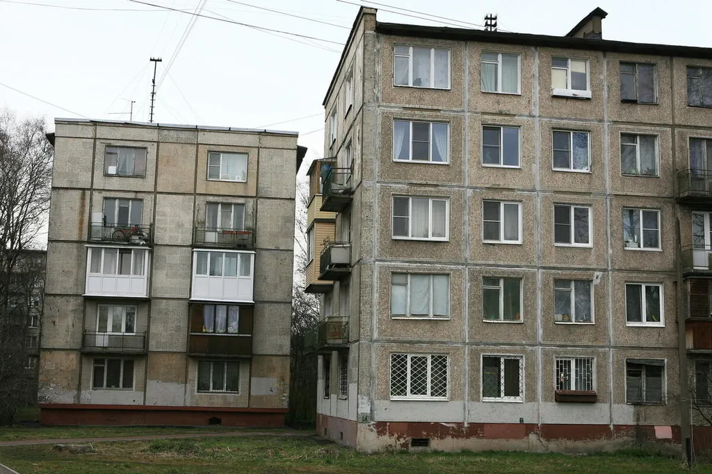 Вот такие квартиры - аналоги "хрущёвок". Может, чуть лучше, или чуть хуже, но что-то подобное...
