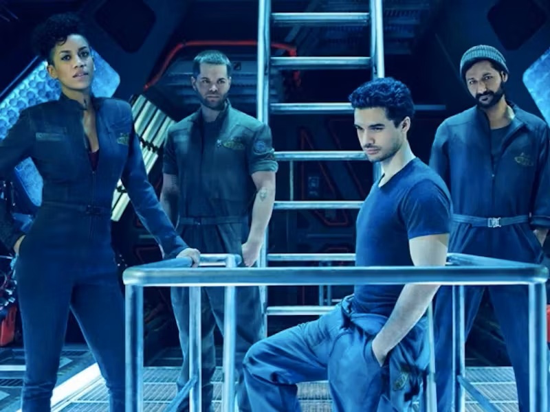 А вот у них всё хорошо. Мальчикам нравятся девушки, девушке - Холден...