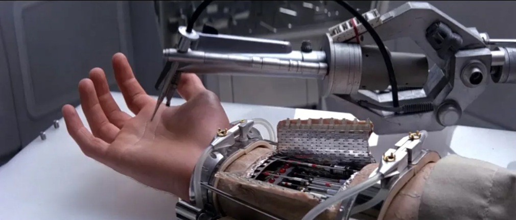 Тот самый протез Люка...