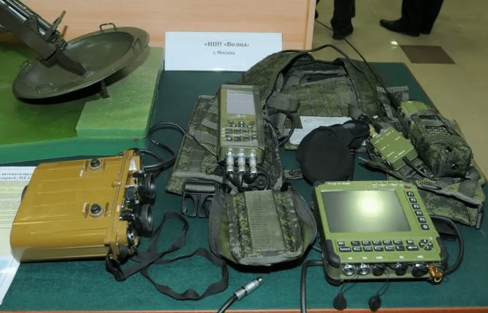 Набор для военных. А в книге, всё это, и кое-что "сверху", буквально "вживлено" в тело человека...