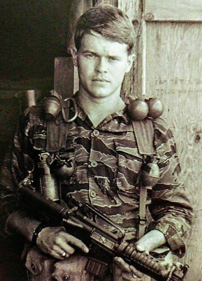 Укороченный вариант штурмовой винтовки для экипажей боевых машин и бойцов спецподразделений.