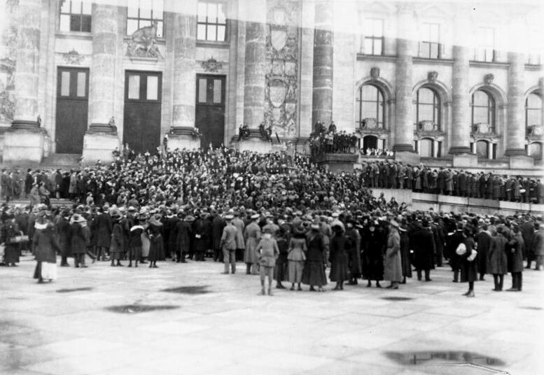 Выступление члена Совета «рабочих и солдат» перед Рейхстагом. 1918 год