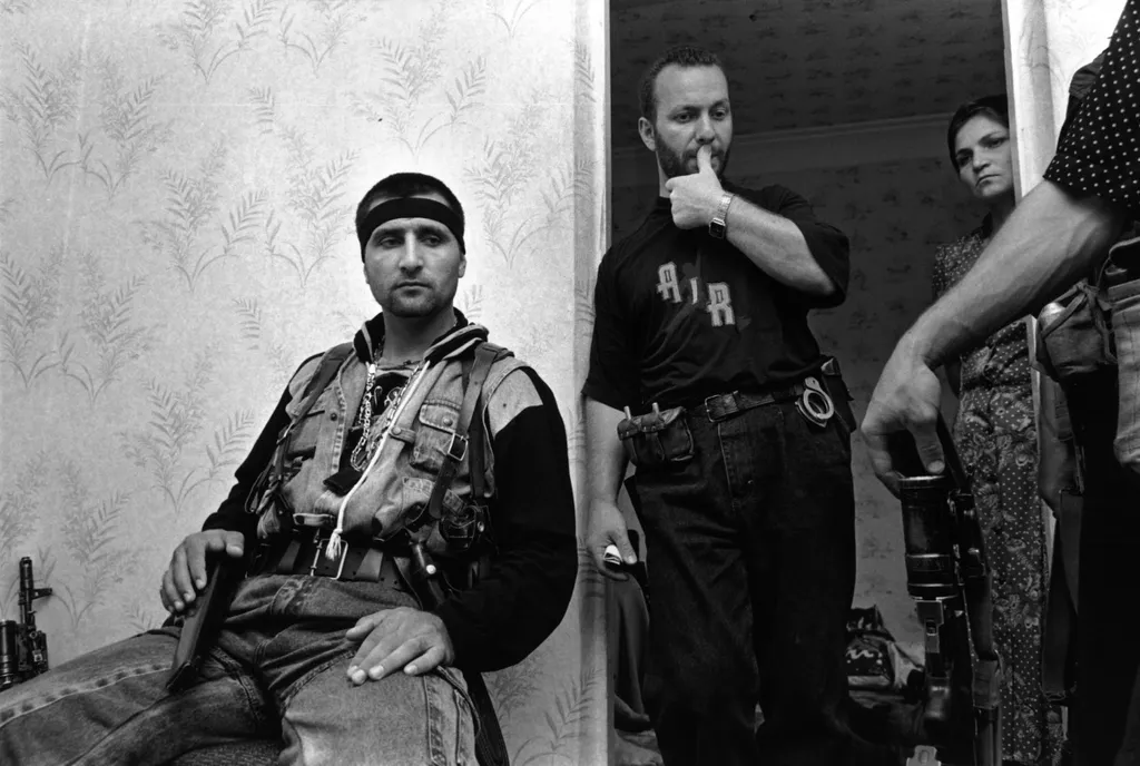 Руслан Лабазанов и его бойцы в городе Аргун, август 1994 год.