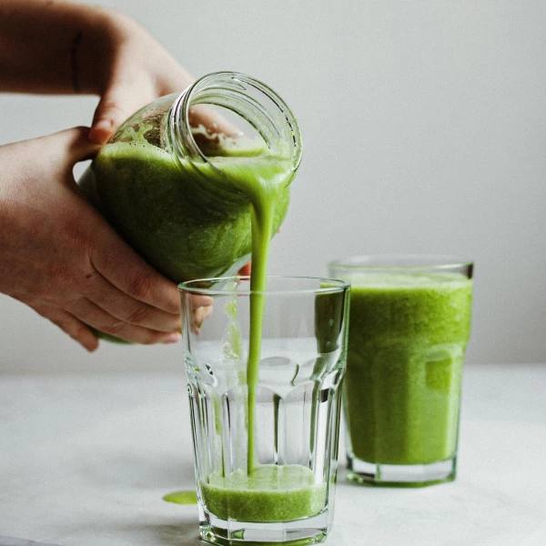 Быстрые детокс-диеты могут быть опасны для здоровья,
вызывая дисбаланс и истощение. Необходимо комплексное, мягкое и эффективное
решение.