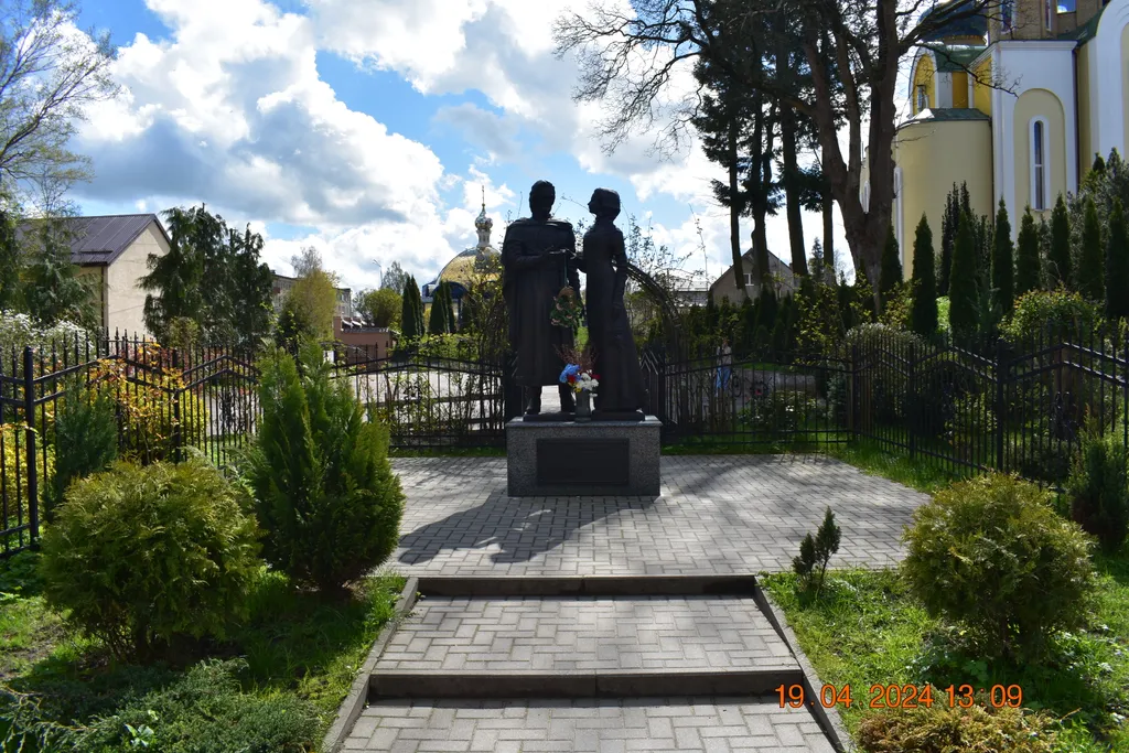 Скульптура православным святым.