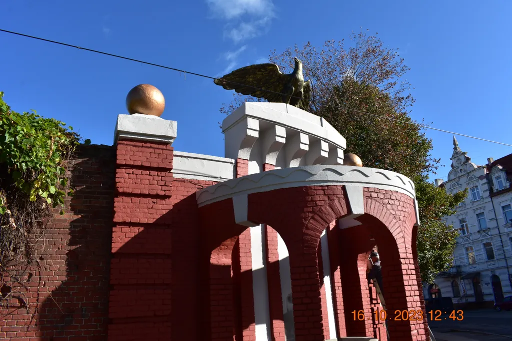 Скульптура орла