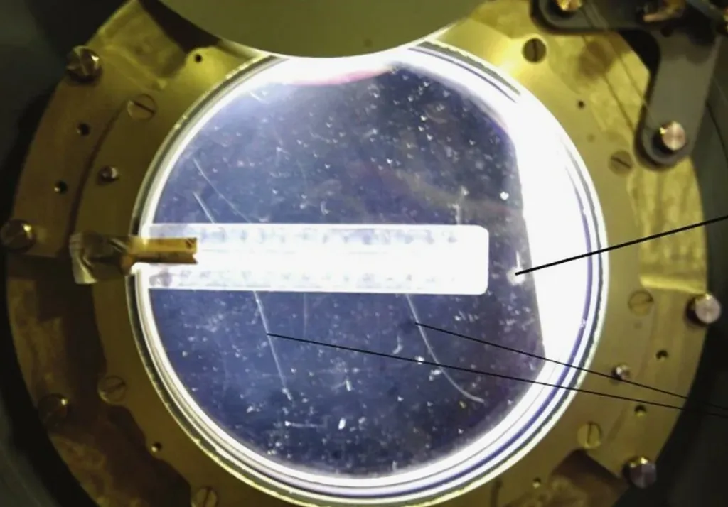 А тут почти пробило иллюминатор у корабля «Союз».