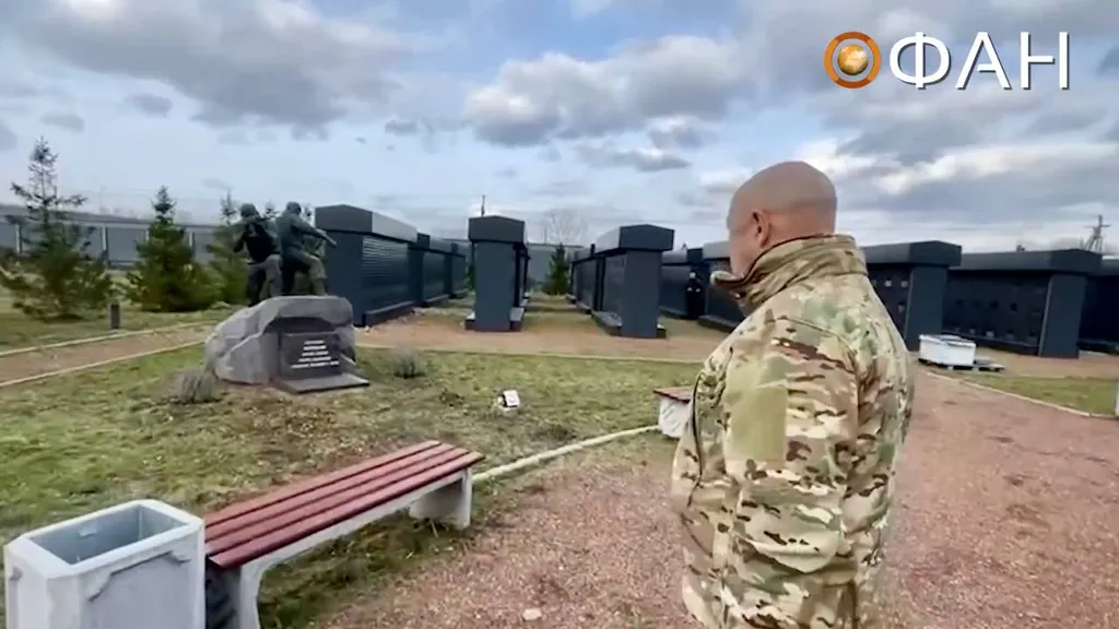 Евгений Пригожин у памятника Цуркану и Заболотному. Фото: Федеральное агентство новостей