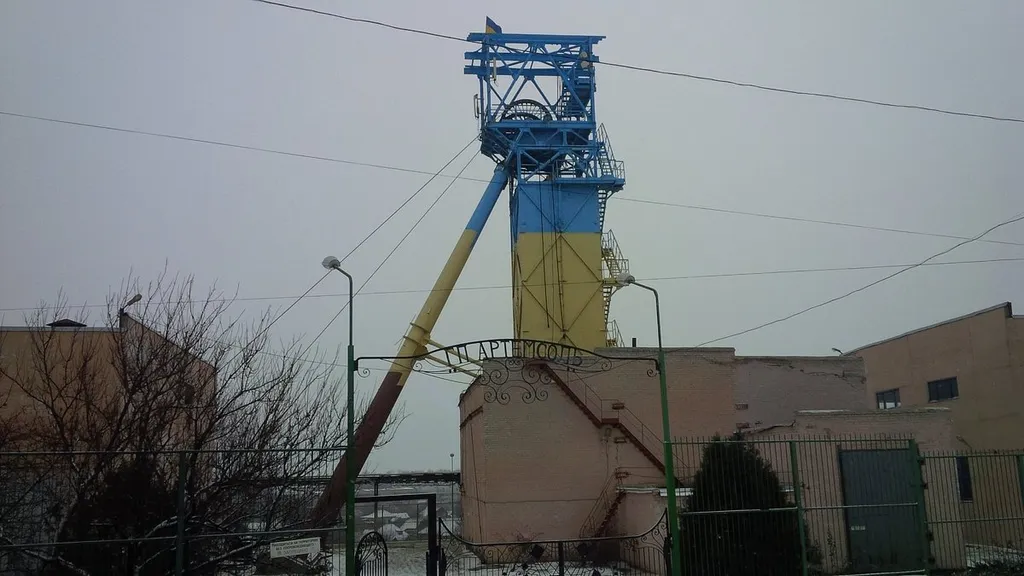 Ворота предприятия "Артемсоль". Фото: соцсети.