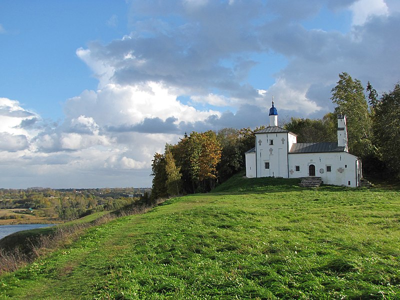 Церковь Николая Чудотворца на Труворовом городище, Изборск. ФОТО: wikimedia.org
