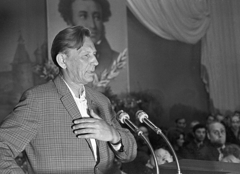 Михаил Дудин в 1969 году.