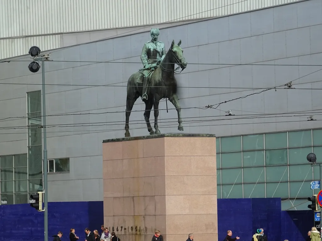 Памятник Маннергейму в Хельсинки. Фото Владимира Тулина.