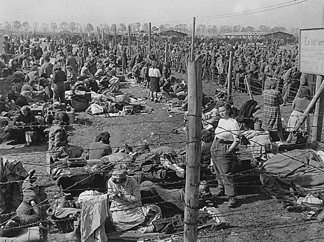 Женский и мужской сектора лагеря для военнопленных в Регенсбурге.