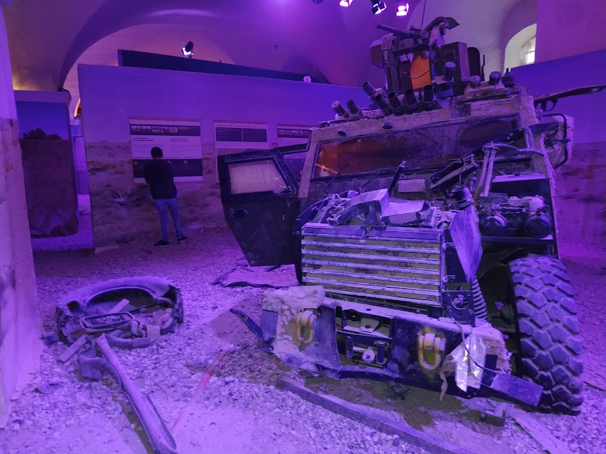 Реконструкция датской военной машины, подорванной в Афганистане. Фото Владимира Тулина.