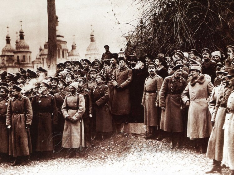 Провозглашение 3-го универсала. В центре в штатском Петлюра и Грушевский.