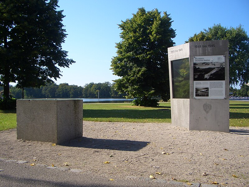 Каменный куб и озеро Зильберзее.