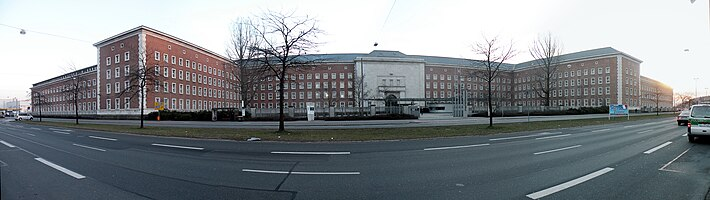 Бывшие казармы СС.