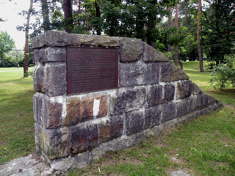 Остаток кладбища узников концлагеря Лангвассер.