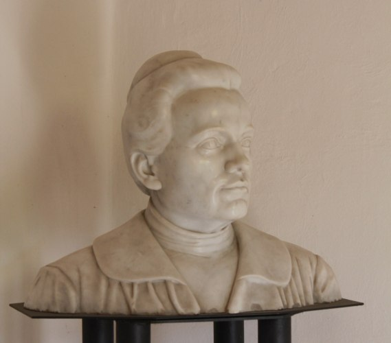 Бюст Розы Муссолини - матери дуче. Фото Владимира Тулина.