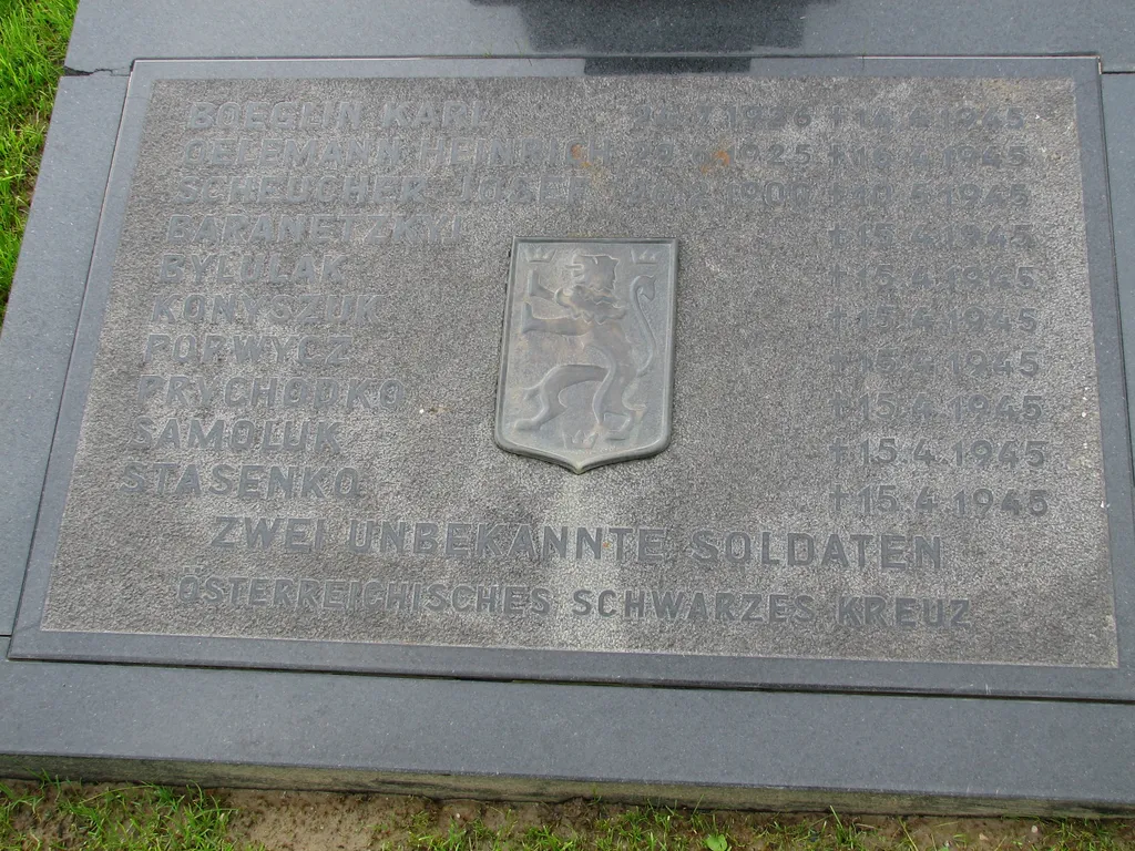Могила бойцов дивизии СС "Галичина" в современной Австрии.