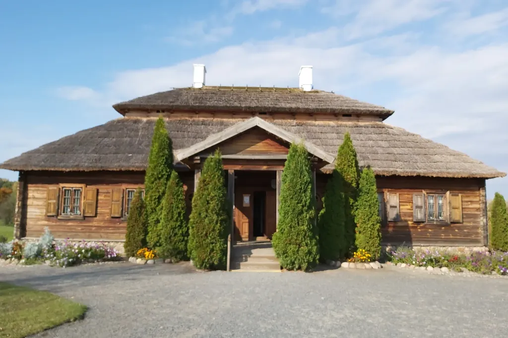 Дом в Коссово (сейчас Брестская область Белоруссии) где родился Тадеуш Костюшко, восстановленный в 2004 году.