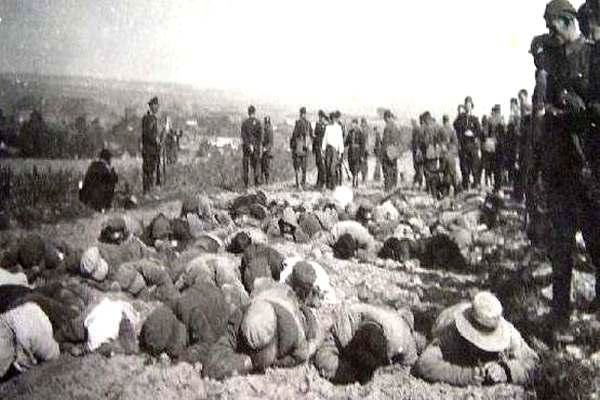 Арестованные польскими военными жители Западной Украины.
