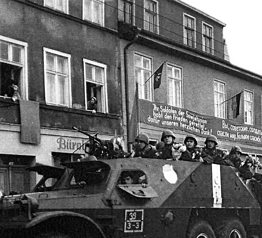 Советские солдаты вернулись из Чехословакии к месту постоянной дислокации в ГДР.