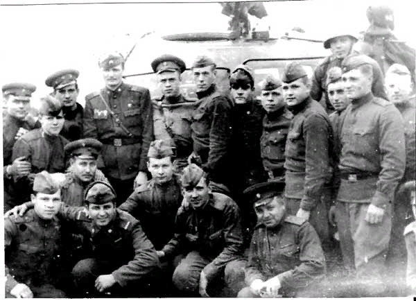 Советские и болгарские солдаты.