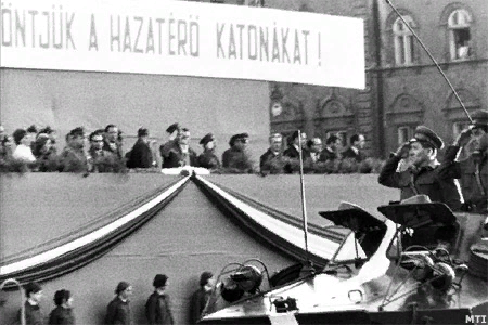Парад в честь возвращения венгерских войск из Чехословакии.