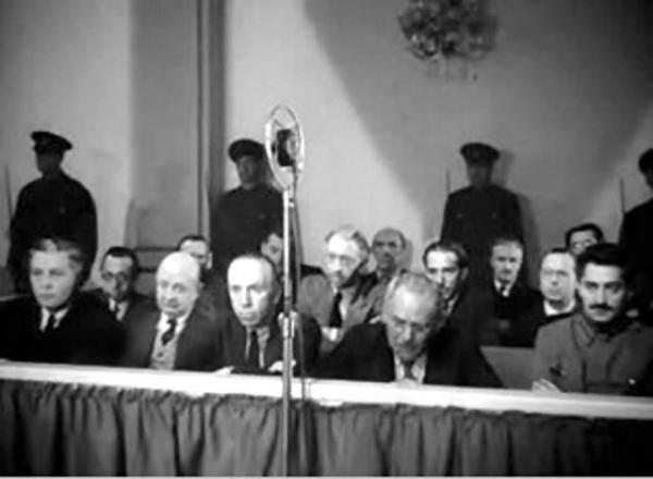 Кадр из фильма "Миссия в Москву".